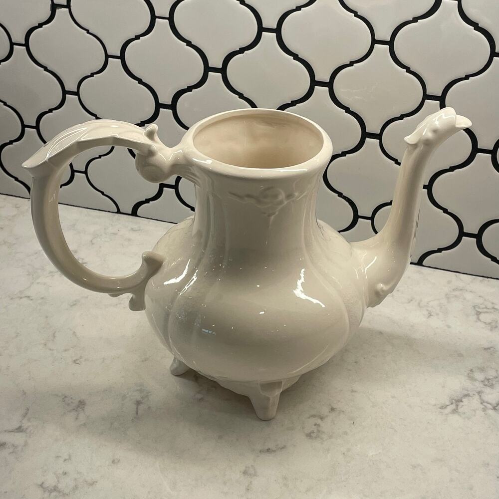 LOMA 1960's Footed Coffee/Hot Cocoa Pot Victorian style ivory white shabby chic - Picture 3 of 9